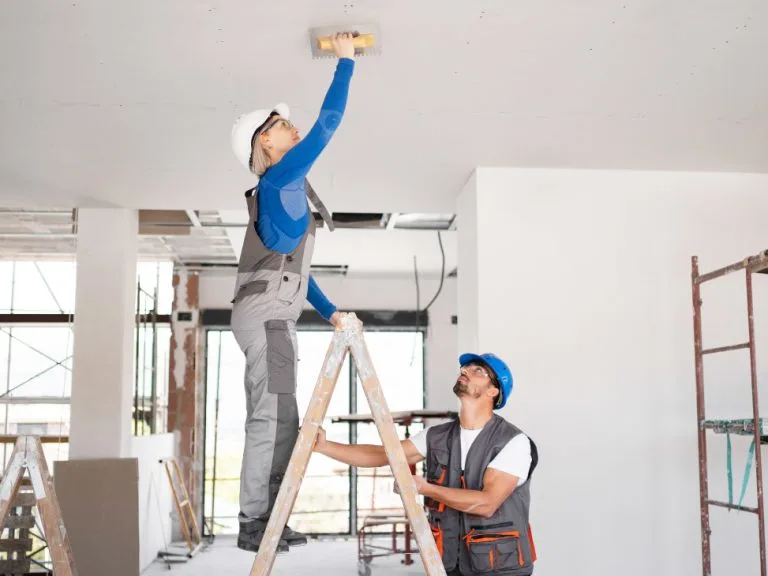 تاسیسات برق و لوله کشی در بازسازی؛ چه زمانی باید تعویض شوند؟